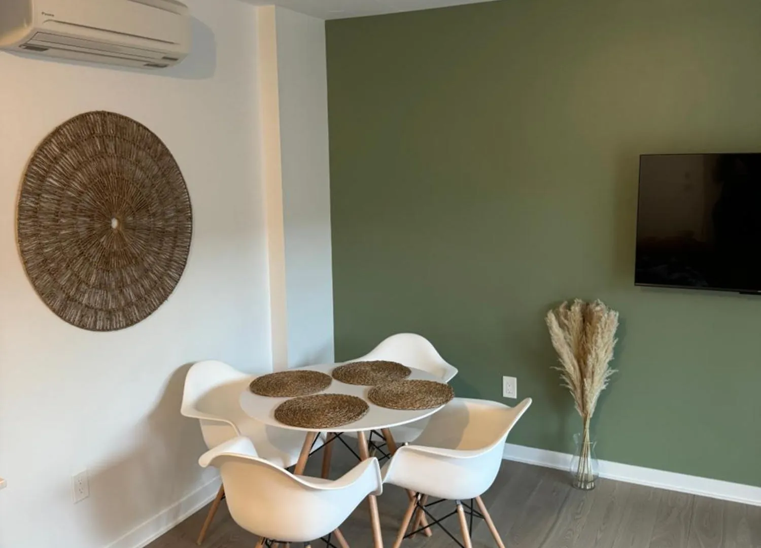 Beautiful And Cozy New Condo In Downtown Montreal Canada